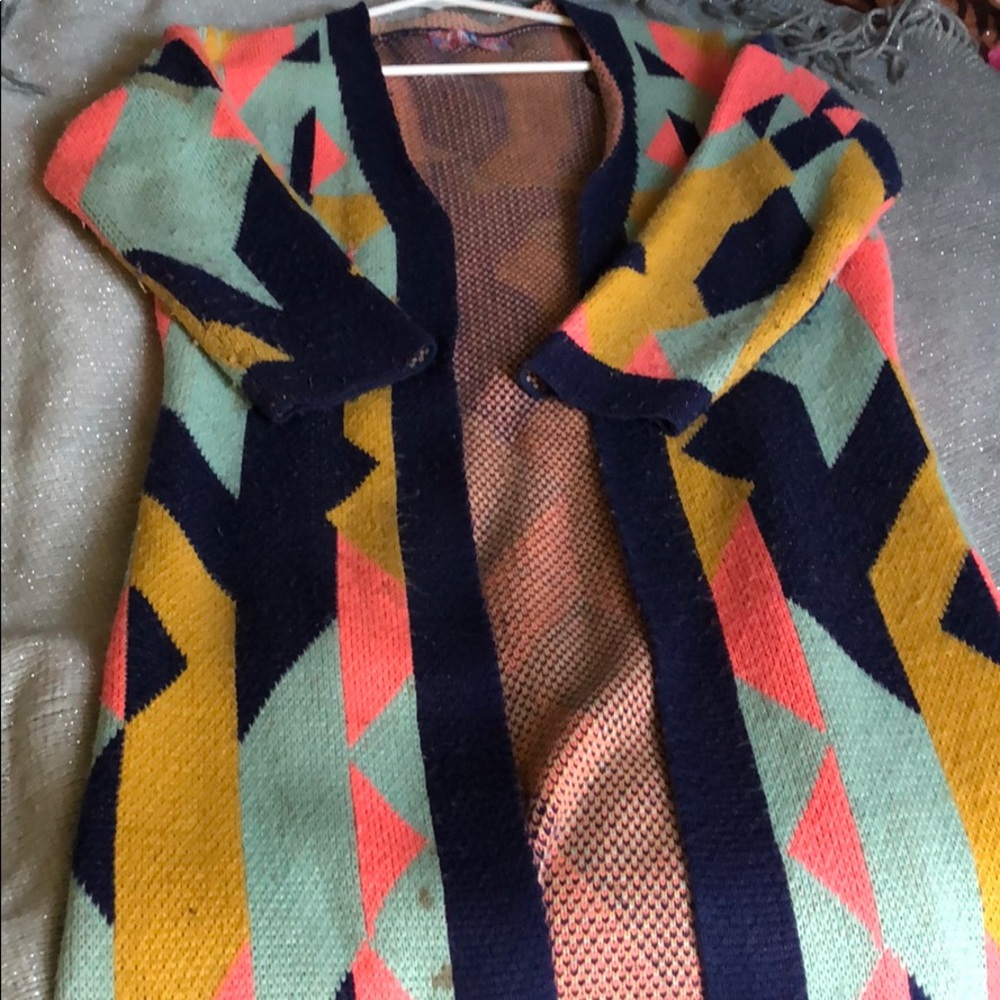 Long buttonless cardigan